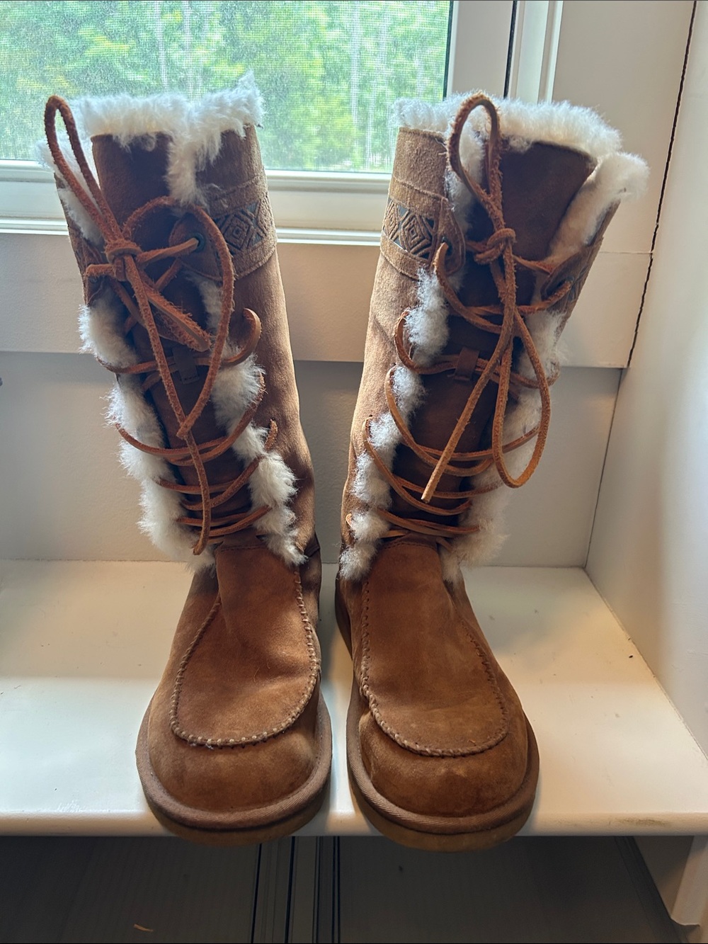 EUC Women’s Ugg Boots Suede Lace-Up Winter Boots - Brown